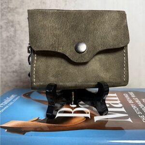 👜 Handcrafted Olive Pig Suede Card Holder Wallet | Snap Closure